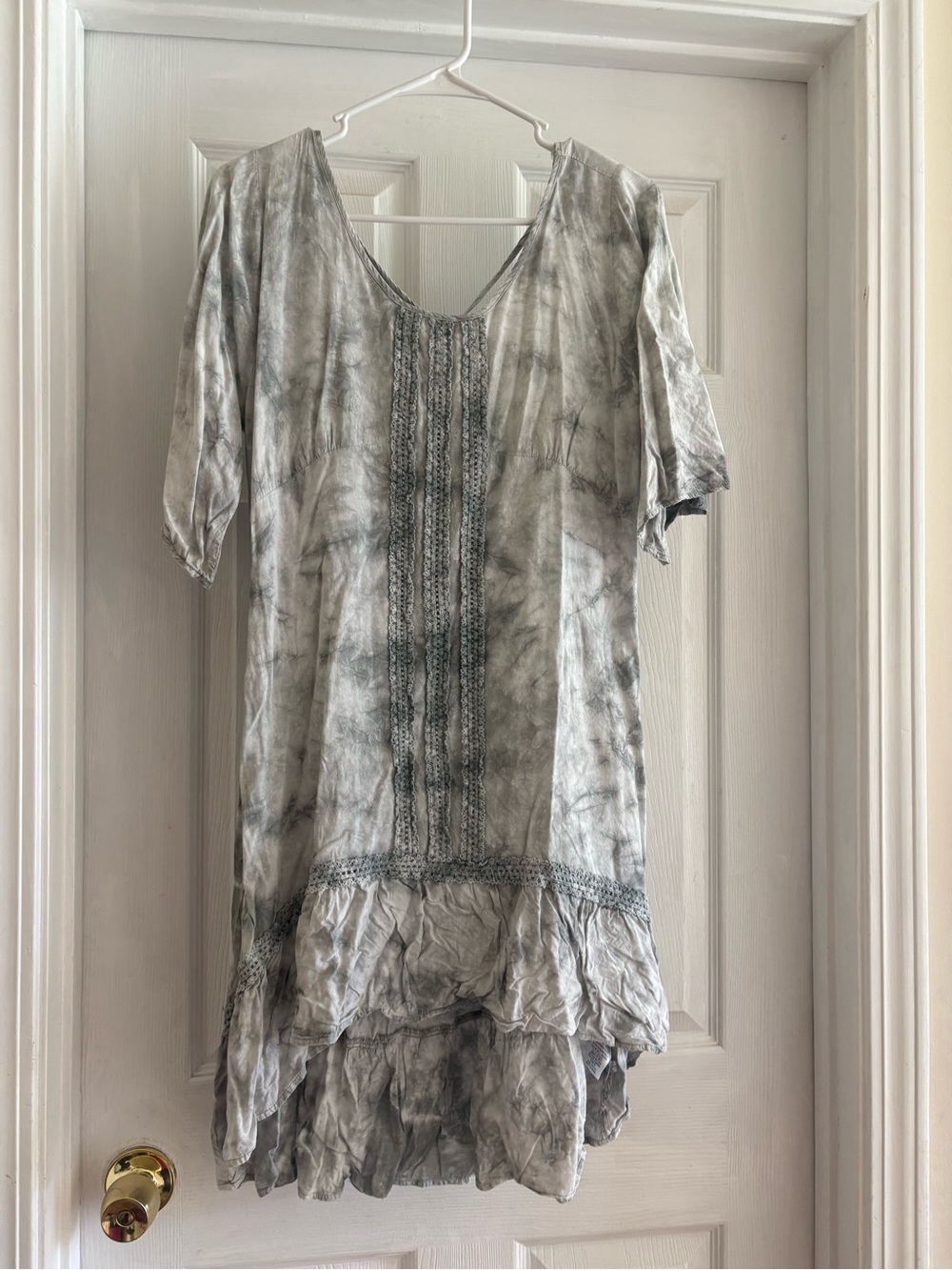 Umgee Gray Tie-Dye V-Neck Short Sleeve Tunic with Ruffled Hem